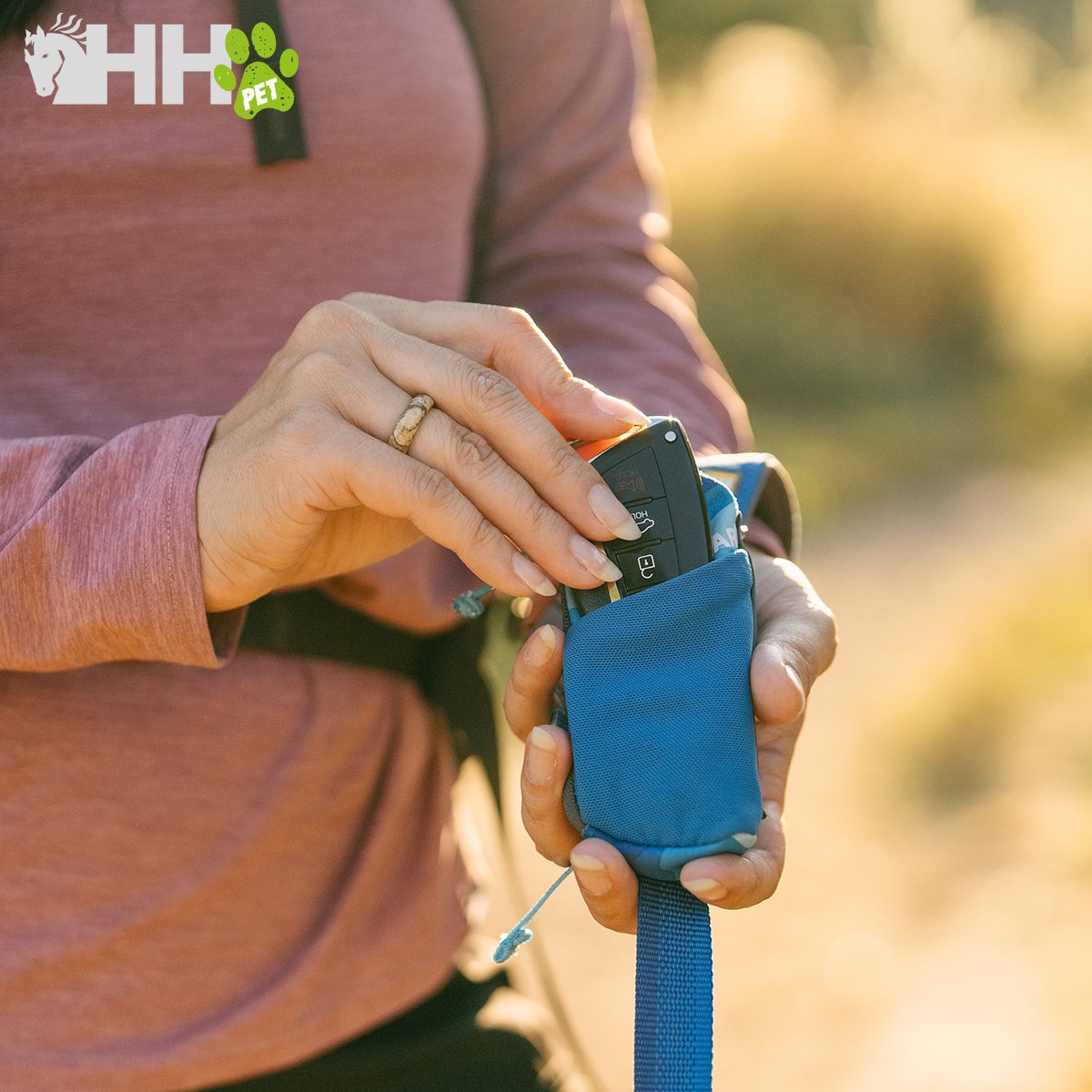 DISPENSADOR DE BOLSAS RUFFWEAR PARA PERROS STASH BAG MINI - Imagen 6