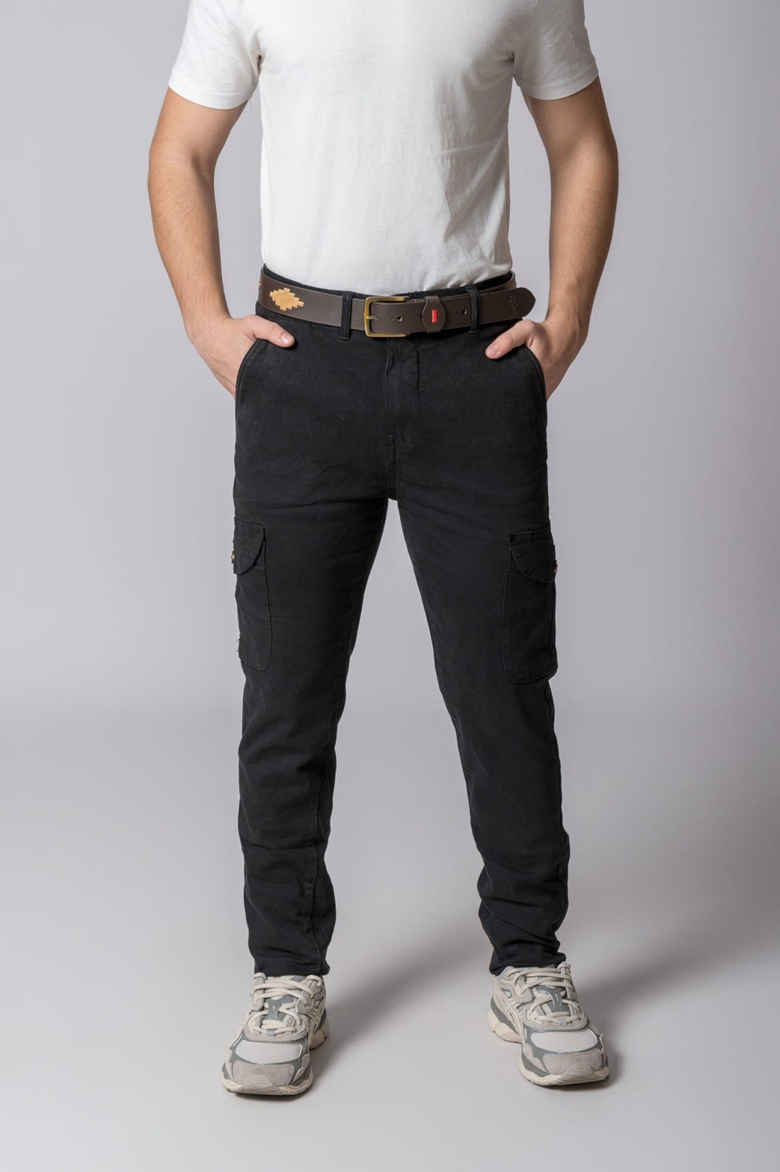 PANTALON CARGO NEGRO - Imagen 3