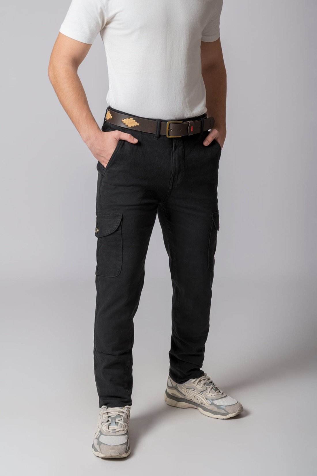 PANTALON CARGO NEGRO - Imagen 4