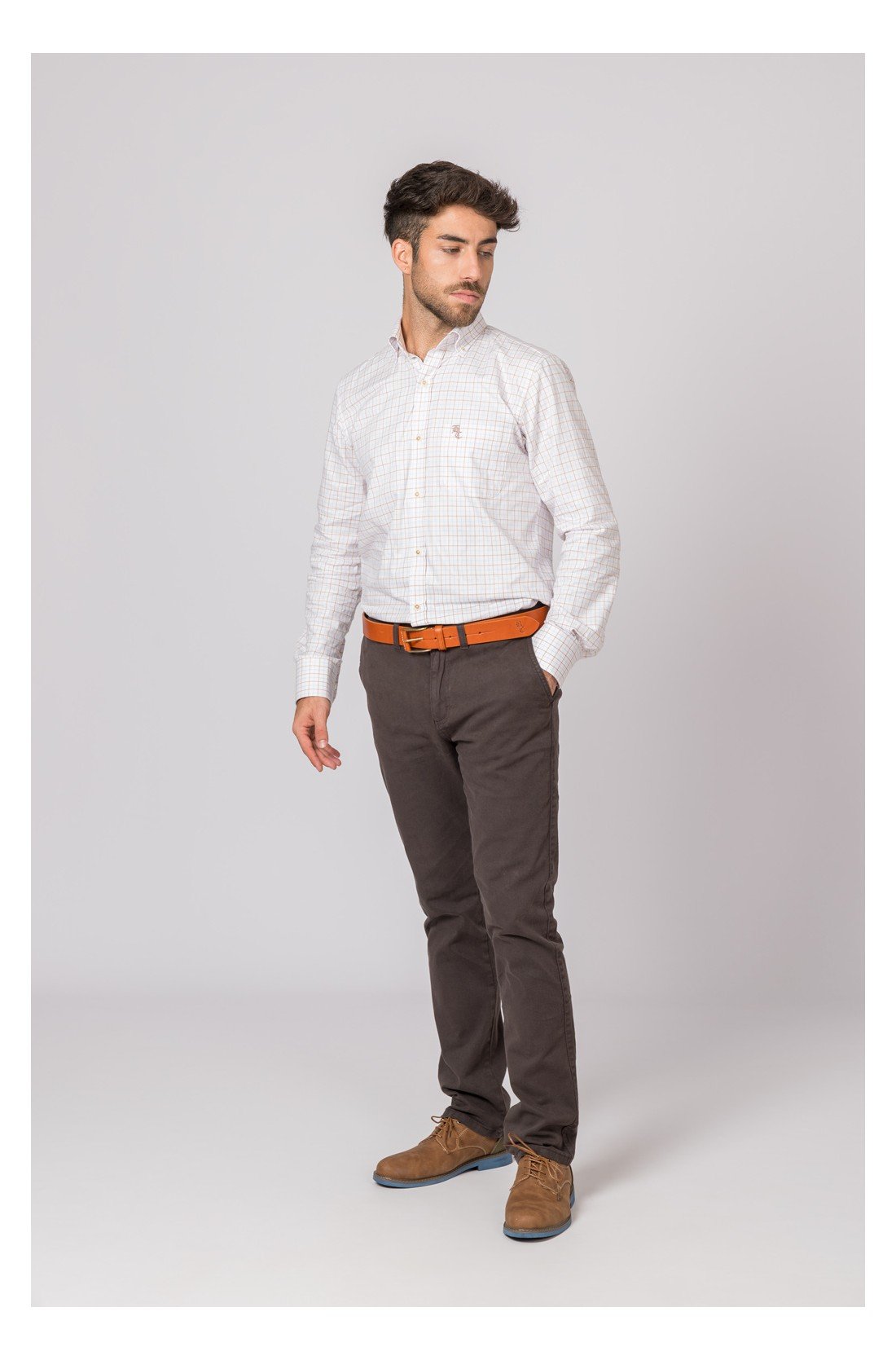 PANTALON CHINO CLASSIC MARRÓN - Imagen 2