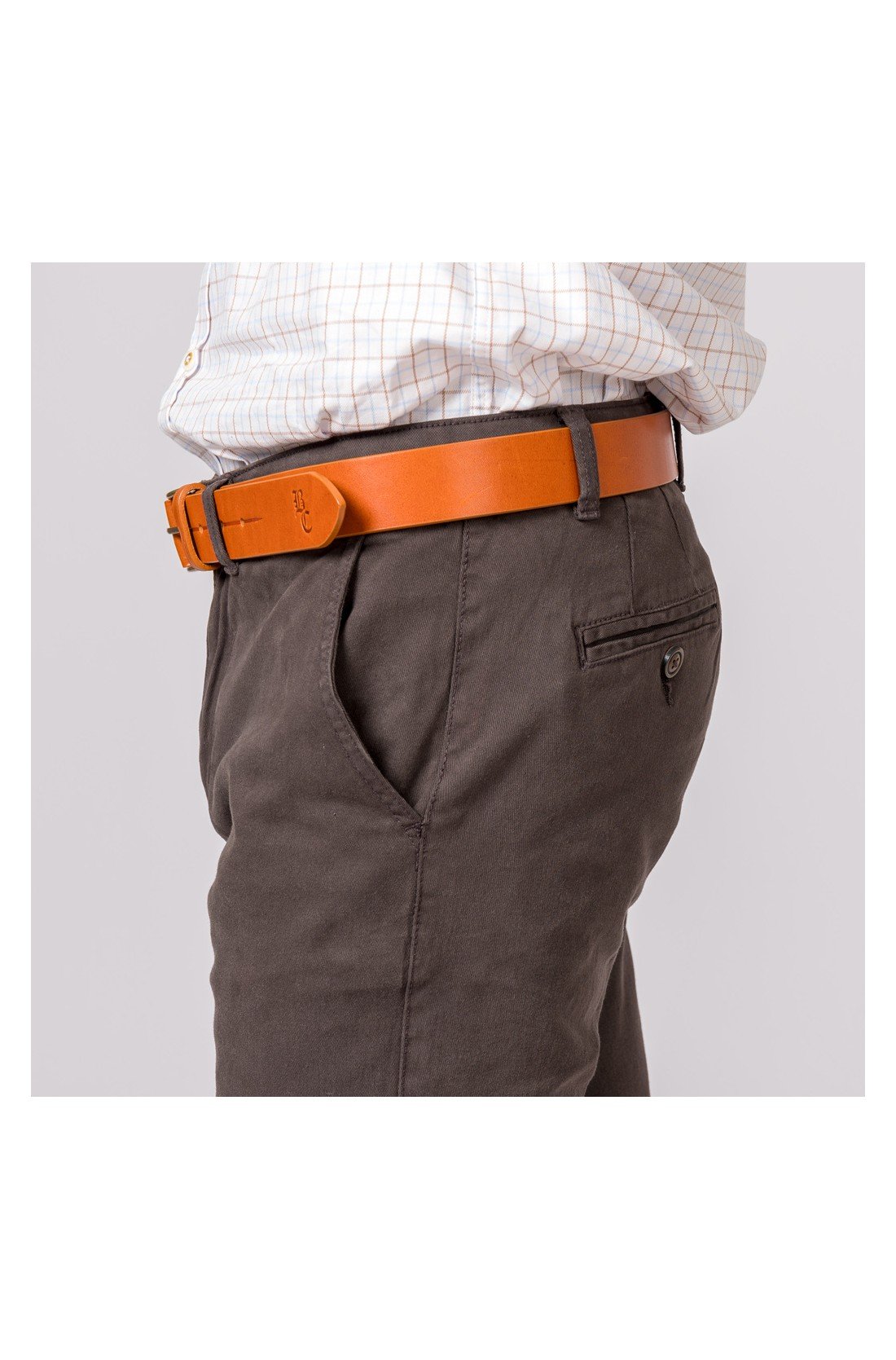 PANTALON CHINO CLASSIC MARRÓN - Imagen 4